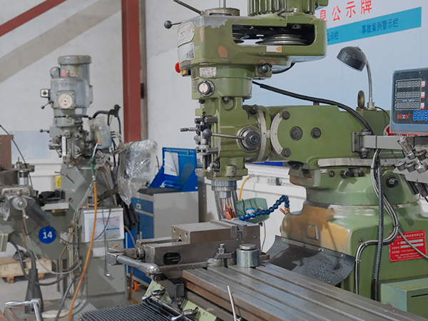 万能铣床